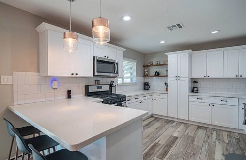 Scottsdale Estates Nine Casa | Spacious 4 bd house 5 min from Old Town Scottsdale with Pool & Putting Green