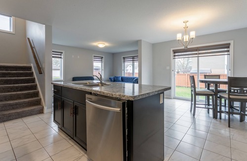 Ingersoll Casa | Spacious 4 BDR family-friendly house in Ingersoll