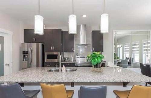West Edmonton Casa | Spacious 4-Bdrm Family Retreat w/ Modern Amenities