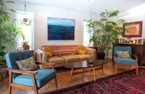 Elora Casa | Spacious 4 Bdrm Riverfront Home in the Heart of Elora: 8 min walk to the Mill!