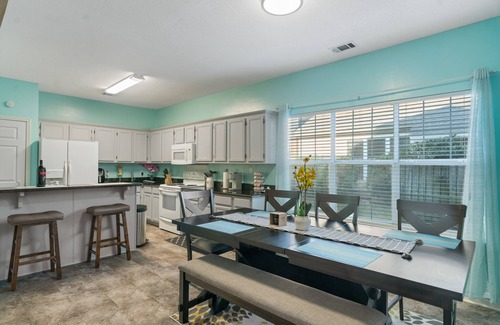 Savannah Casa | Spacious 4 Bedrooms with PRIVATE POOL & enclosed PATIO between Downtown & Tybee
