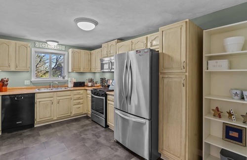 Bristol Casa | Spacious 4 Bed & 3 Full Bath Home in Bristol, RI - 300ft from the water