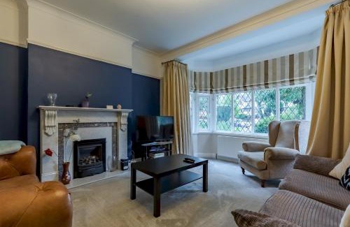 Moseley Casa | Spacious 4-Bed Family Home with Garden Parking Pass the Keys