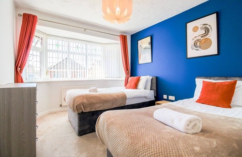 Bletchley Casa | Spacious 4 bed home - Milton Keynes | Free parking