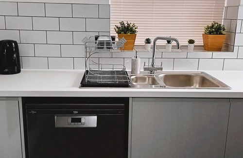 Luton Casa | Spacious 4-Bed House | Free Parking | Wi-Fi | Contractor and Family Friendly