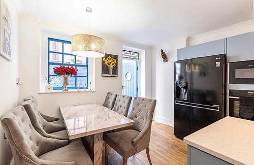 Aldgate Casa | Spacious 4-Bed House near Liverpool St