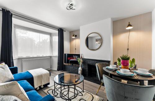 Cambridge Casa | Spacious 4 Bed In Cambridge - Garden - Games Room