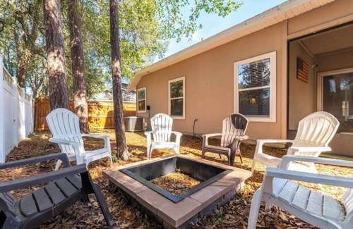 Northside Casa | Spacious 4-Bed Oasis with Patio & Games in Quiet Area