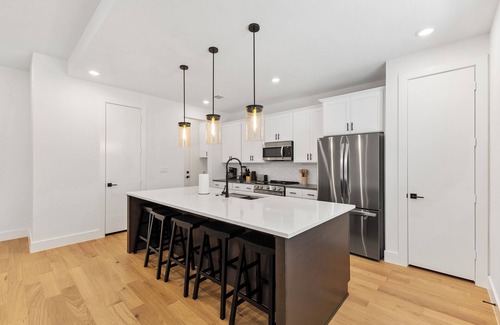 Quail Run Estates Casa | Spacious 4 Bed 4.5 Bath Sleeps 16 guests College Station - 2 miles to Kyle Field
