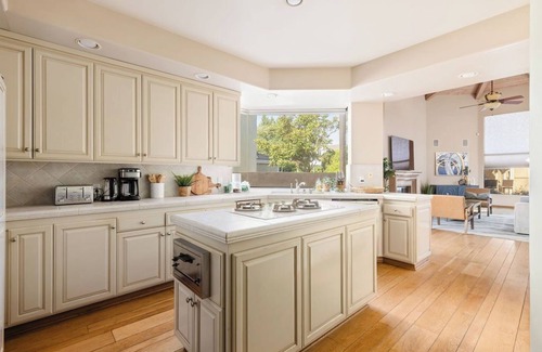 Bolsa Chica-Heil Casa | Spacious 4-bedroom house in awesome Huntington Beach with Pool/Park/Games