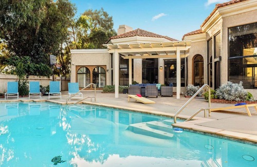 Bolsa Chica-Heil Casa | Spacious 4-bedroom house in awesome Huntington Beach with Pool/Park/Games