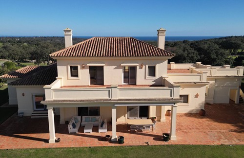 San Roque Villa | Spacious 4 Bed Villa on Frontline of San Roque Golf Club Old Course