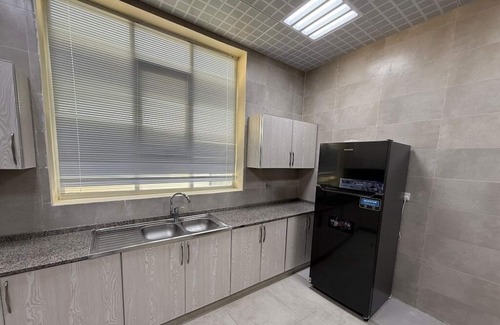 Abu Dhabi Apartamento | Spacious 4-bedroom apartment with WiFi, AC in terrific Shakhbout City