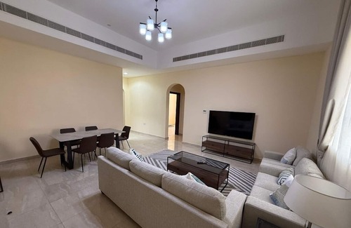 Abu Dhabi Apartamento | Spacious 4-bedroom apartment with WiFi, AC in terrific Shakhbout City