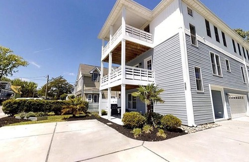 Northeast Virginia Beach Casa | Spacious 4-bedroom townhome in tranquil Virginia Beach with AC