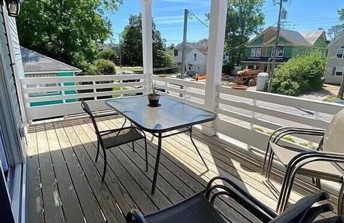 Northeast Virginia Beach Casa | Spacious 4-bedroom townhome in tranquil Virginia Beach with AC