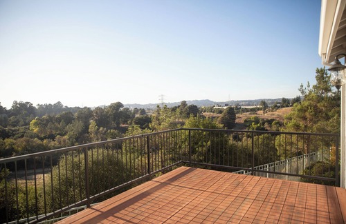 Castro Valley Casa | Spacious 4-bedroom house with AC, WiFi in welcoming Castro Valley