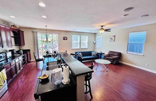 Castro Valley Casa | Spacious 4-bedroom house in lovely Castro Valley with WiFi