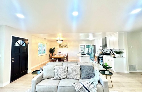 Shoreline West Casa | Spacious 4-bedroom house in cool Mountain View with WiFi