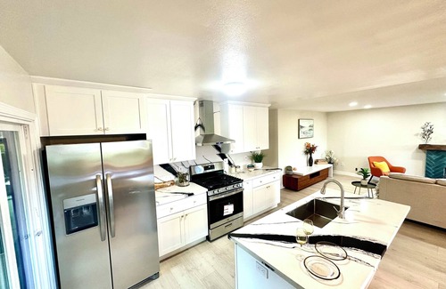 Shoreline West Casa | Spacious 4-bedroom house in cool Mountain View with WiFi