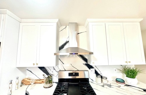 Shoreline West Casa | Spacious 4-bedroom house in cool Mountain View with WiFi