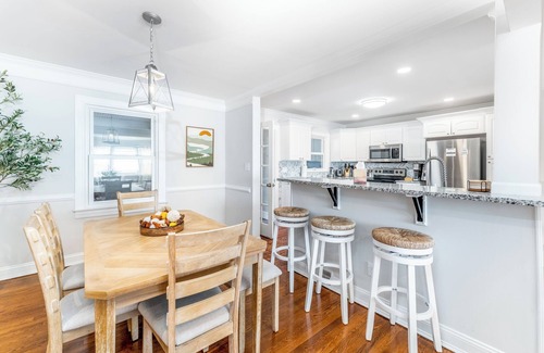 Winston - Salem Casa | Spacious 4-bedroom house with WiFi, AC in welcoming Winston-Salem, Ardmore
