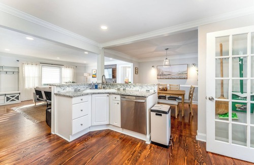 Winston - Salem Casa | Spacious 4-bedroom house with WiFi, AC in welcoming Winston-Salem, Ardmore