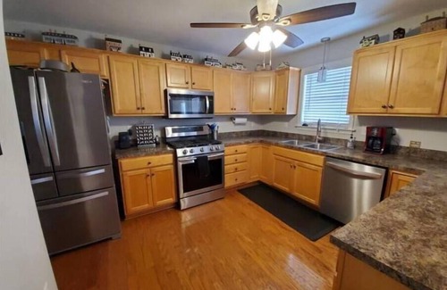 Forest Casa | Spacious 4 Bedroom 2.5 Bath Home, great location!