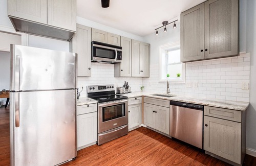 Olde Towne East Casa | Spacious 4-bedroom 3 baths in 2 story townhome in Old Towne East w/Game Room