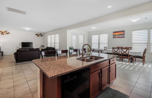 Clodine Casa | Spacious 4-bedroom, 3-bathroom home with Wi-Fi, washer and dryer in Richmond Tx.
