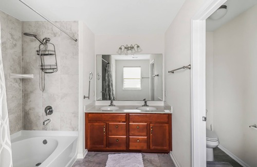 Clodine Casa | Spacious 4-bedroom, 3-bathroom home with Wi-Fi, washer and dryer in Richmond Tx.