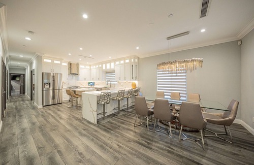Burbank Casa | Spacious 4-bedroom, 4.5bath house in peaceful Burbank