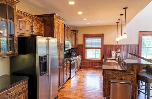 Parkville Casa | Spacious 4-bedroom/4 bath townhome in fabulous Parkville with golf course views