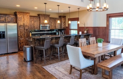 Parkville Casa | Spacious 4-bedroom/4 bath townhome in fabulous Parkville with golf course views