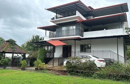 Karjat Apartamento | Spacious 4-bedroom apartment in amazing Kashele with Pvt Swimming Pool, AC, WiFi