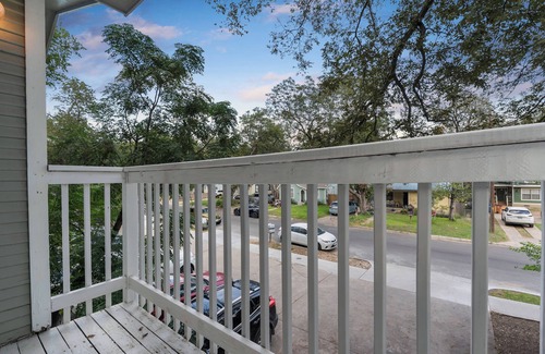 Hyde Park Apartamento | Spacious 4-bedroom apartment Close to SXSW ACL UT & Downtown Pet Friendly!