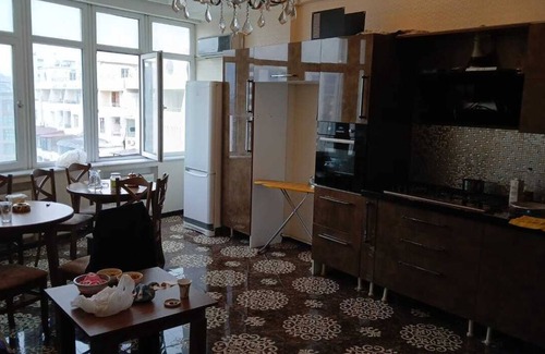 Nasimi Apartamento | Spacious 4-bedroom apartment with AC, WiFi in fabulous Baku