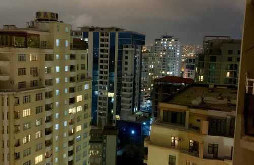 Nasimi Apartamento | Spacious 4-bedroom apartment with AC, WiFi in fabulous Baku