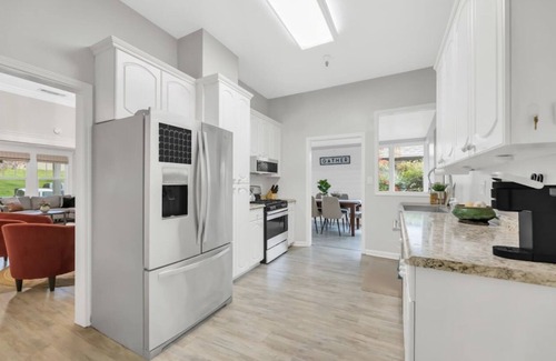 Southeastern Sacramento Casa | Spacious 4 bedroom bungalow near Downtown Sacramento