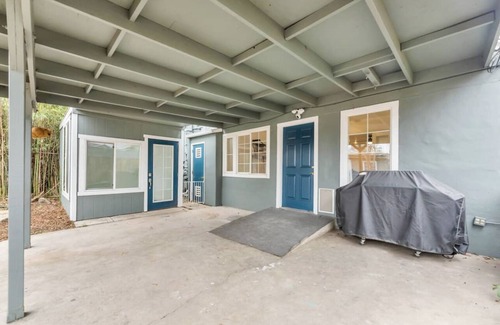 Southeastern Sacramento Casa | Spacious 4 bedroom bungalow near Downtown Sacramento