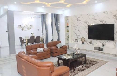Nigeria Casa | Spacious 4-bedroom building in a secured and most accessible estate Ibadan.