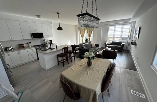 Wasaga Beach Casa | Spacious 4-bedroom townhome with WiFi and AC in charming Wasaga Beach