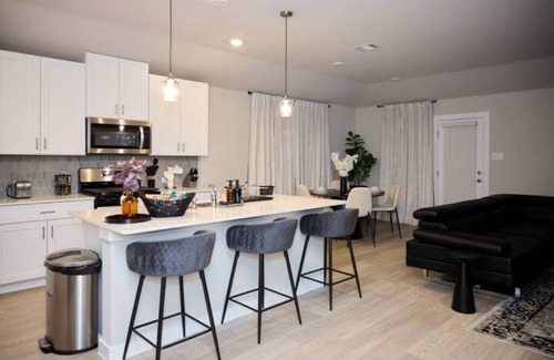Pecan Grove Casa | Spacious 4-bedroom charming modern home in Richmond Tx