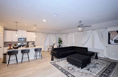 Pecan Grove Casa | Spacious 4-bedroom charming modern home in Richmond Tx