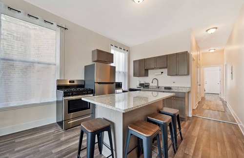 Wrigleyville Condominio | Spacious 4-bedroom condo in wonderful Chicago with WiFi, AC