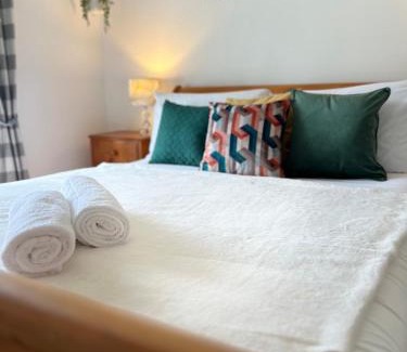 Kilgetty Casa | Spacious 4 Bedroom Farmhouse