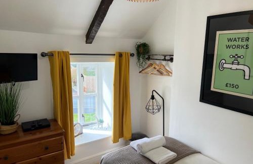 Kilgetty Casa | Spacious 4 Bedroom Farmhouse