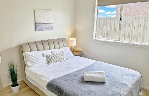 Truganina Casa | Spacious 4-Bedroom Family Home | Quiet & Connected