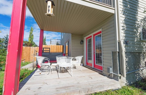 Cochrane Casa | Spacious 4 Bedroom for Family Trip & Hot tub