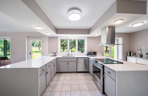 Plato Center Casa | Spacious 4-bedroom getaway with beautiful patio garden & fitness room, Wifi